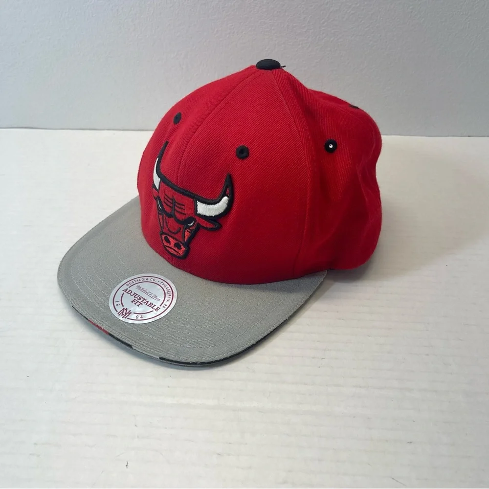 Mitchell & Ness Chicago Bulls NBA Adjustable Hat Red Gray One Size